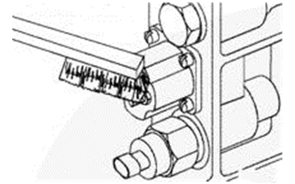 用鋼絲刷清理線圈接線端子上的腐蝕-柴油發(fā)電機組.png